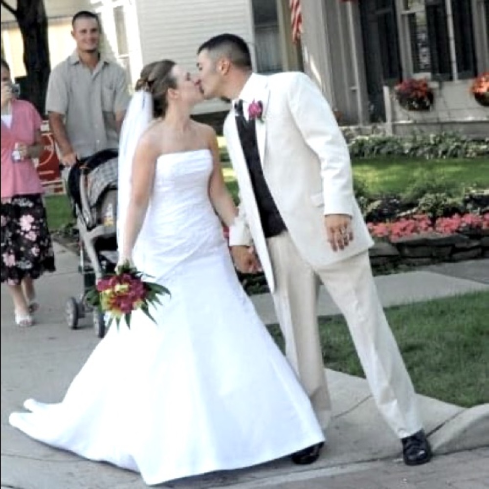 Maggie Sottero Imperial gown size 6 white